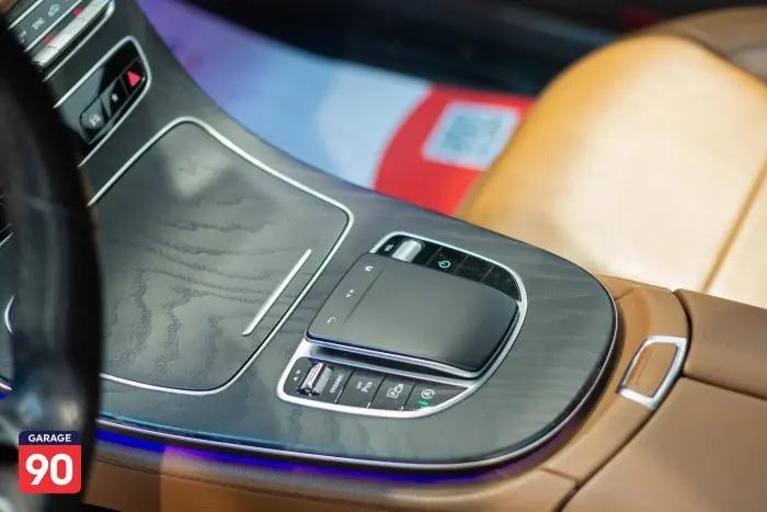 Mercedes-Benz E200 2021 - صورة 15