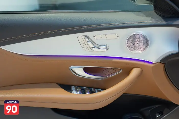 Mercedes-Benz E200 2021 - صورة 16