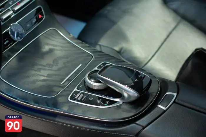Mercedes-Benz E200 2020 - صورة 15