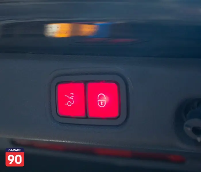Mercedes-Benz E200 2020 - صورة 17