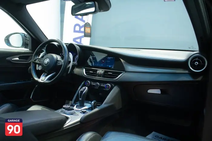 Alfa Romeo Giulia 2022 - صورة 11