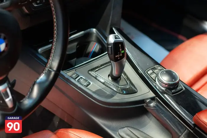 bmw 320i 2015 - صورة 15