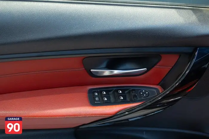 bmw 320i 2015 - صورة 16