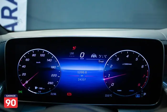 Mercedes-Benz GLC300 2024 - صورة 13