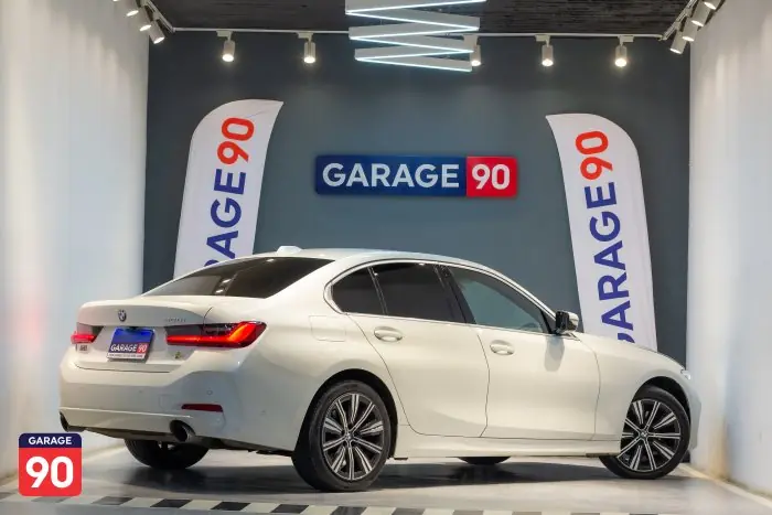 bmw 320i 2024 - صورة 6