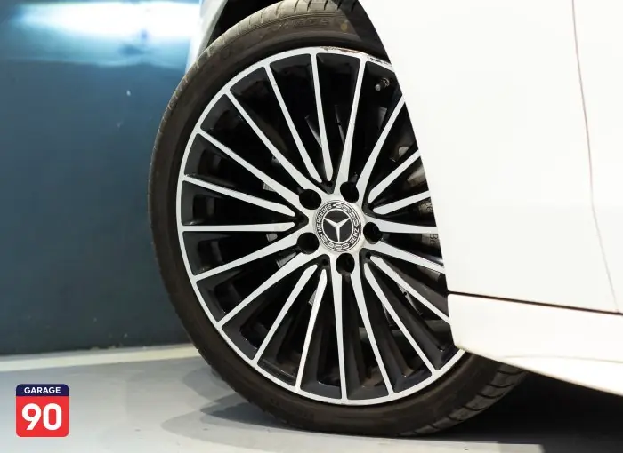 Mercedes-Benz C180 2023 - صورة 8