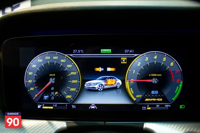 Mercedes-Benz E300e 2020 - صورة 14