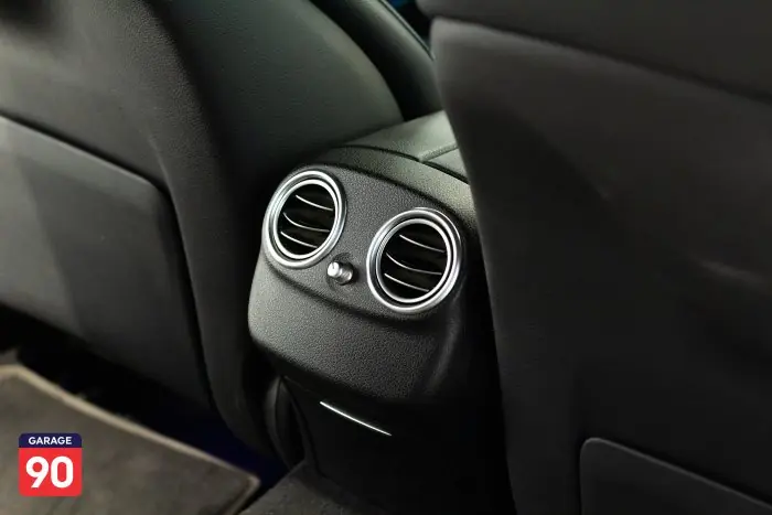 Mercedes-Benz E300e 2020 - صورة 16