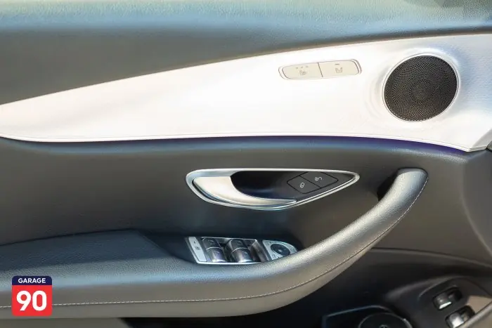 Mercedes-Benz E300e 2020 - صورة 18