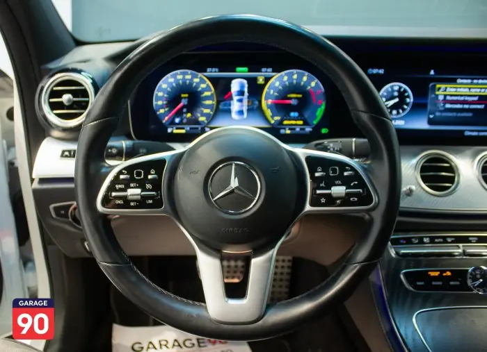Mercedes-Benz E300e 2020 - صورة 13