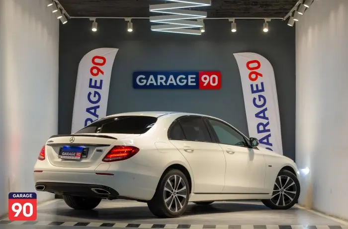 Mercedes-Benz E300e 2020 - صورة 5