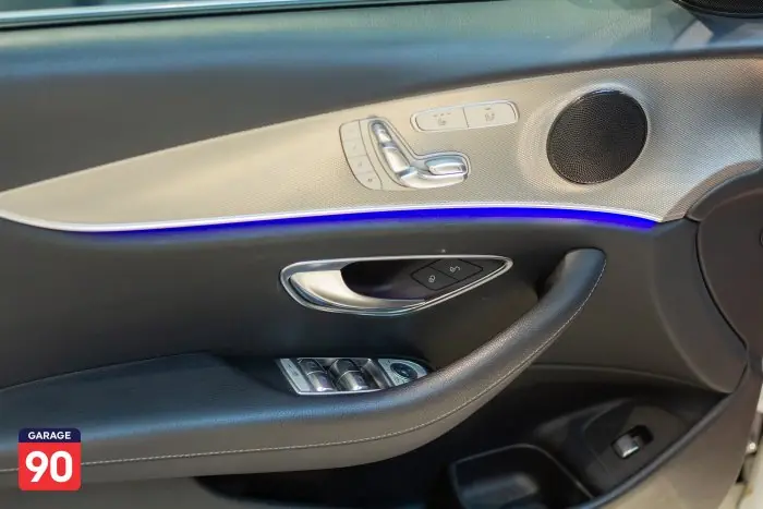 Mercedes-Benz E200 2020 - صورة 18