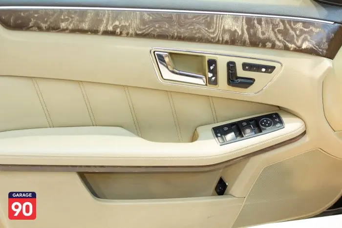 Mercedes-Benz E300 2010 - صورة 17