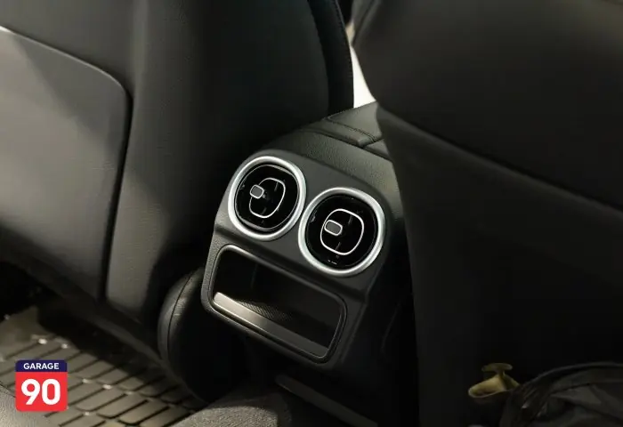 Mercedes-Benz C200 2023 - صورة 17