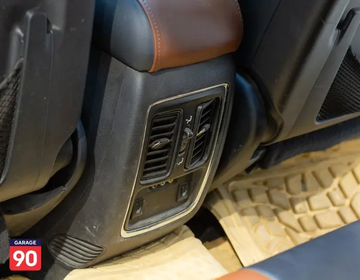 Jeep Grand Cherokee 2012 - صورة 16