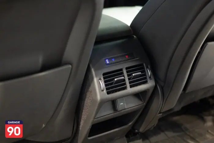 Land Rover Discovery S Dynamic Wakeel 2020 - صورة 15