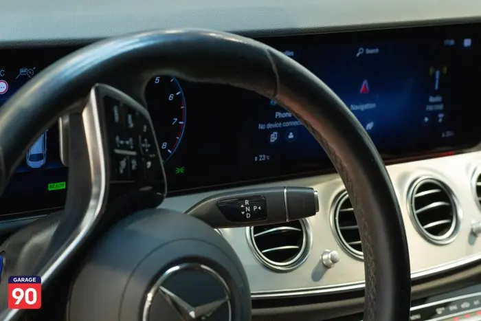Mercedes-Benz E200 2022 - صورة 15