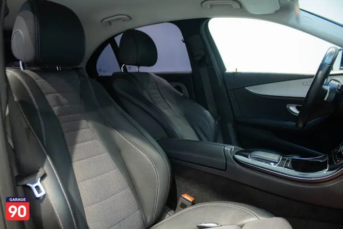 Mercedes-Benz E200 2022 - صورة 19