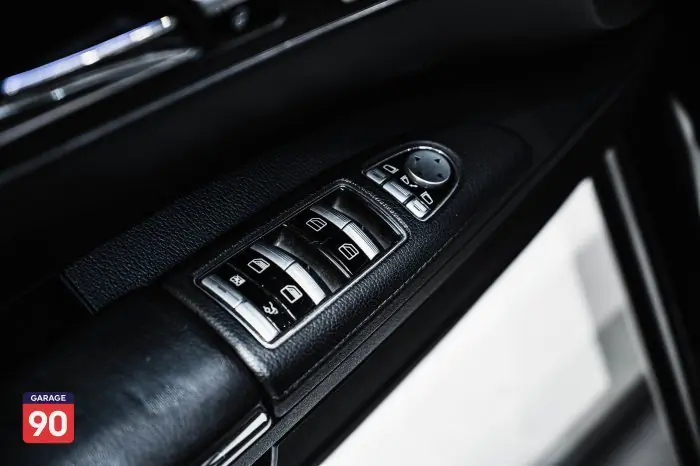 Mercedes-Benz  2010 - صورة 17