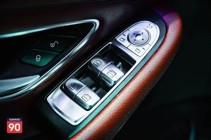 Mercedes-Benz C180 2019 - صورة 15
