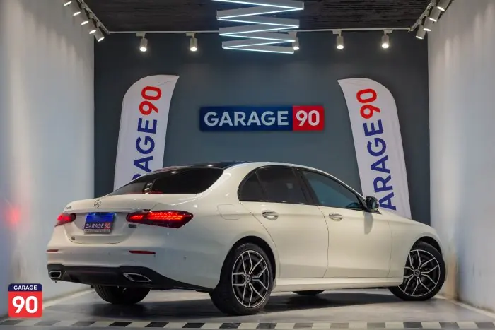 Mercedes-Benz E200 2023 - صورة 6