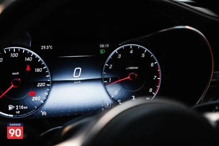 Mercedes-Benz C300 2020 - صورة 11