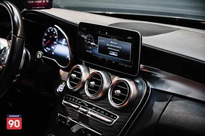 Mercedes-Benz C300 2020 - صورة 12
