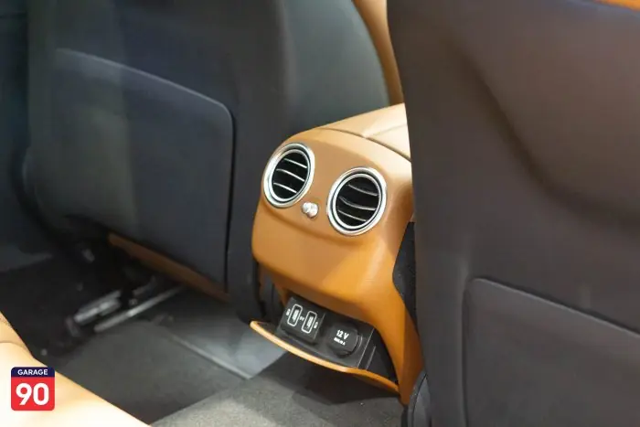 Mercedes-Benz E300e 2019 - صورة 16
