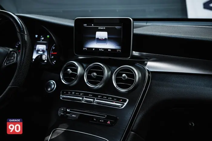 Mercedes-Benz GLC300 2019 - صورة 13