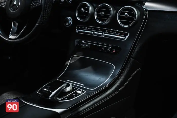 Mercedes-Benz GLC300 2019 - صورة 14