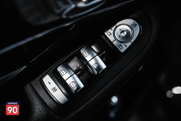 Mercedes-Benz GLC300 2019 - صورة 17
