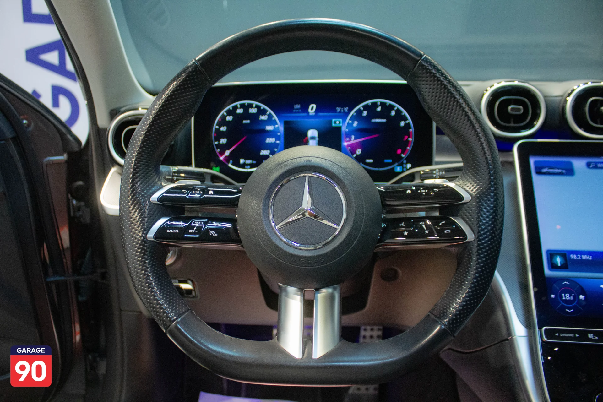 Mercedes C200 AMG Import 2024 - صورة 13