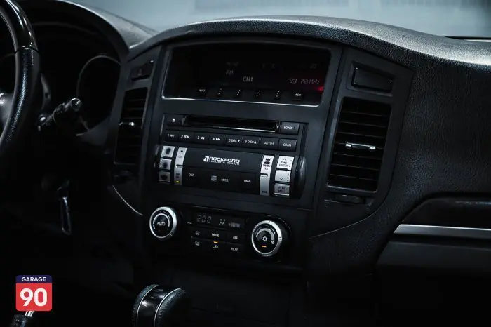 Mitsubishi Pajero 2011 - صورة 12