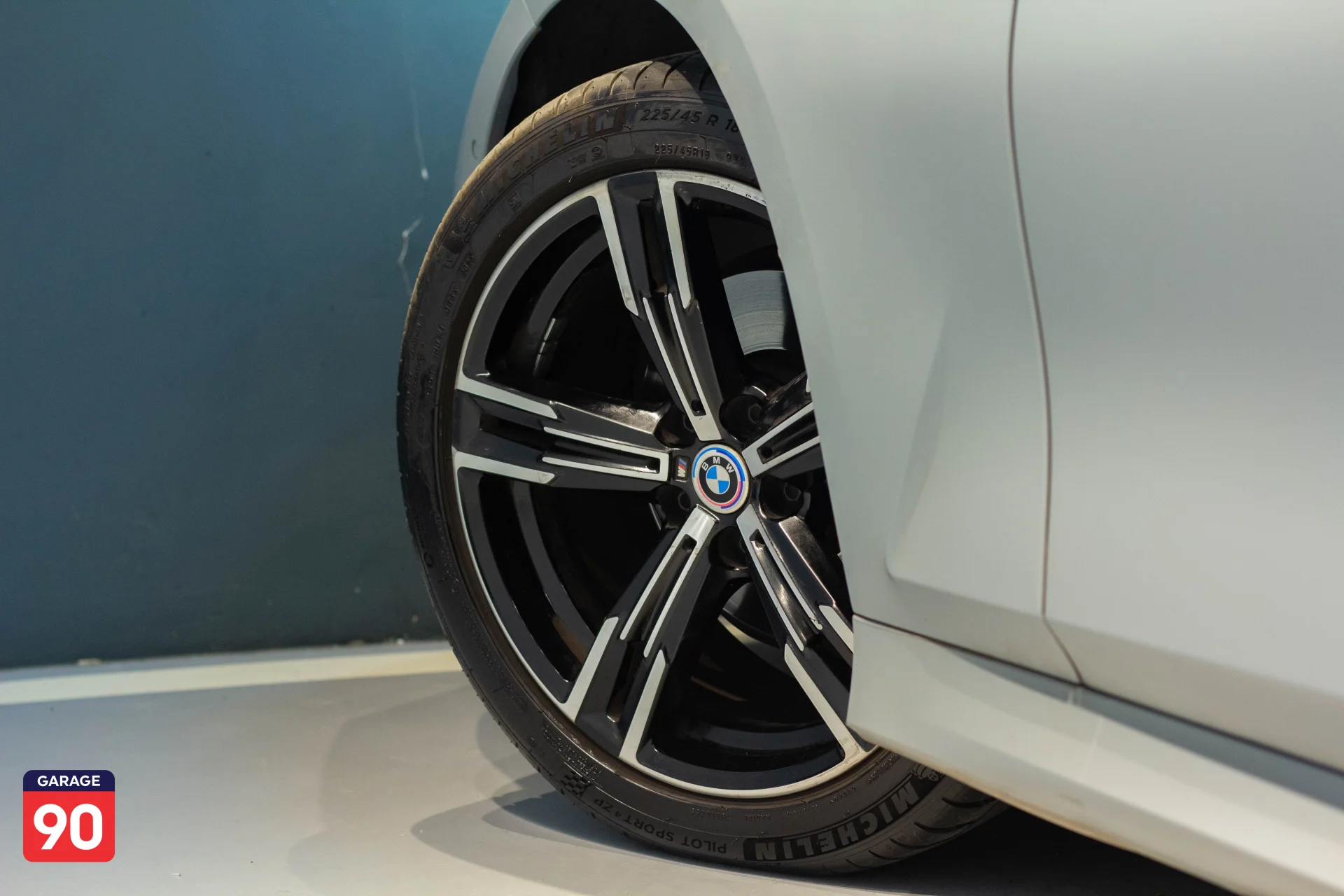 BMW 320i M Sport Wakeel 2023 - صورة 9