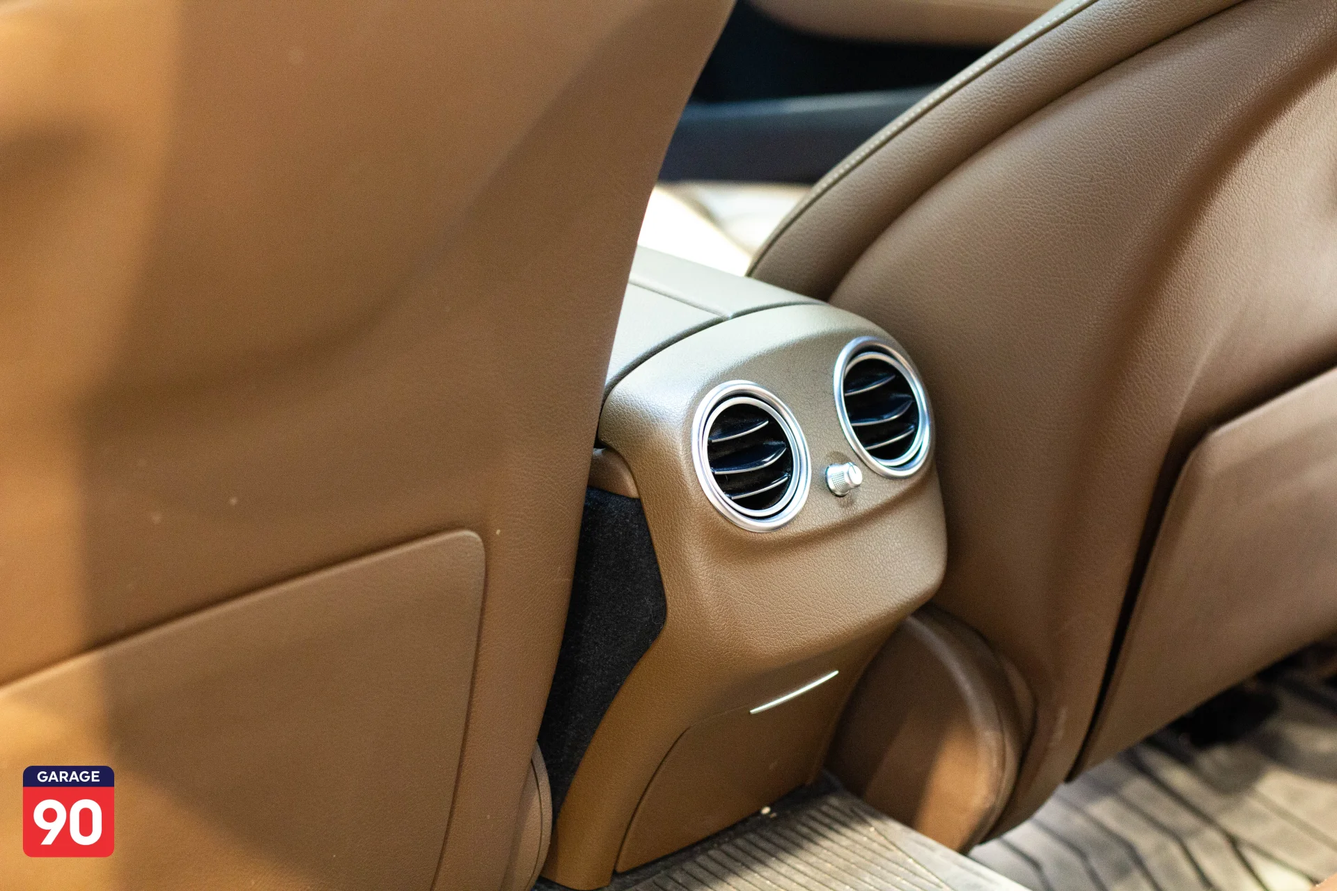 Mercedes E200 Sport Style Wakeel 2020 - صورة 16