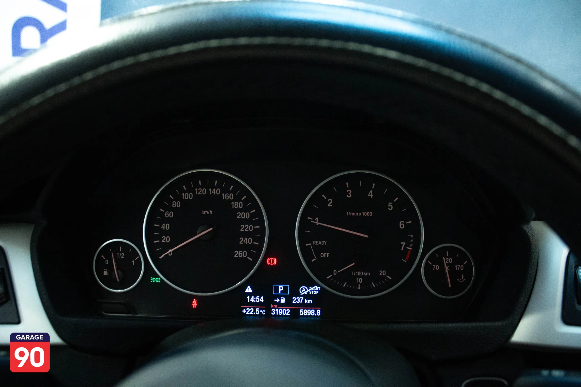 Bmw 318i Luxury Import 2016 - صورة 15