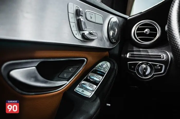Mercedes-Benz C200 2020 - صورة 4