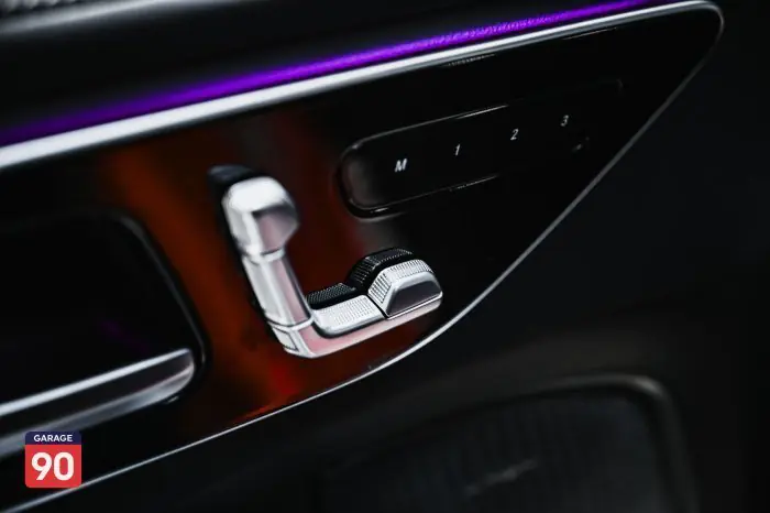Mercedes-Benz C180 2023 - صورة 17
