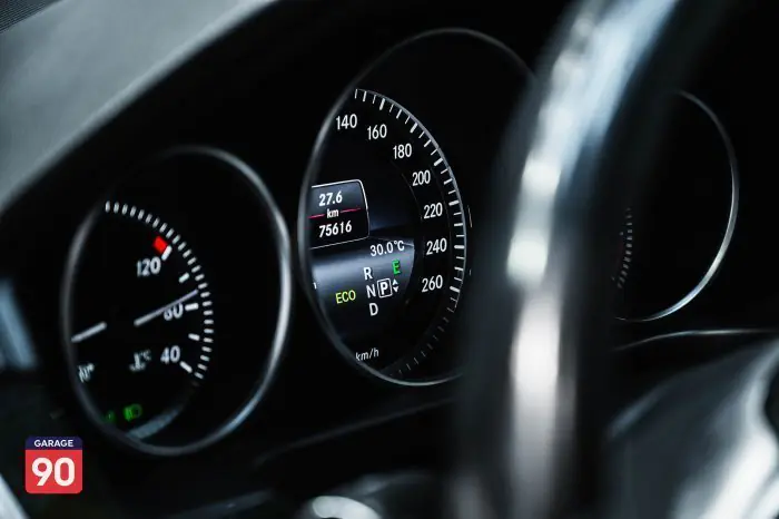 Mercedes-Benz E200 2015 - صورة 13