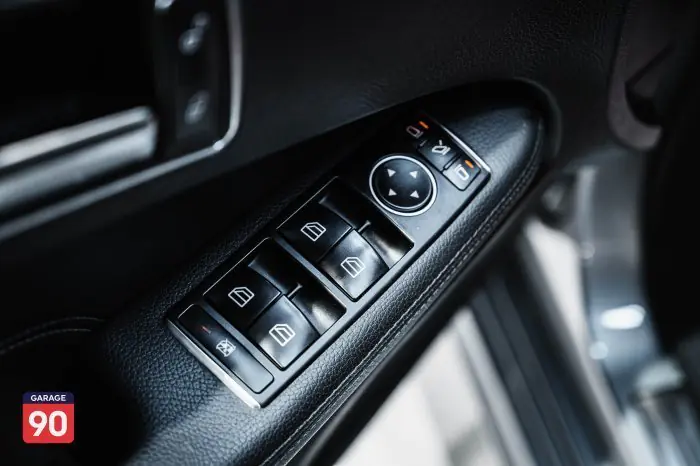Mercedes-Benz E200 2015 - صورة 18