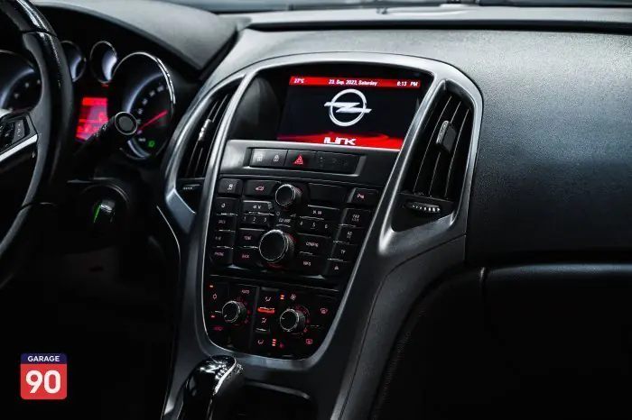 Opel Astra 2021 - صورة 13