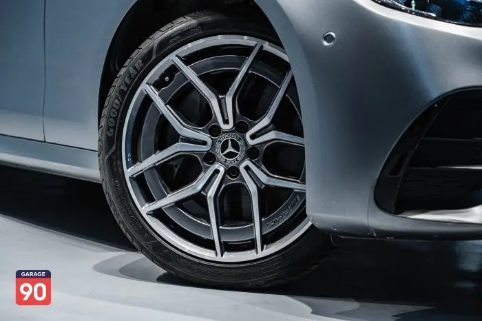 Mercedes-Benz E300 2021 - صورة 14