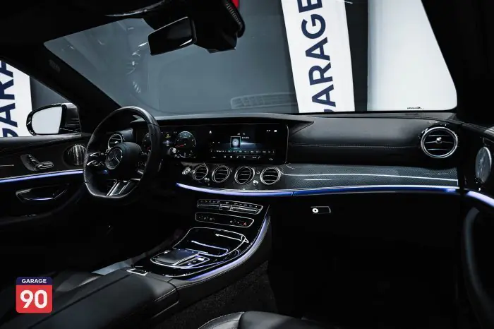 Mercedes-Benz E300 2021 - صورة 18