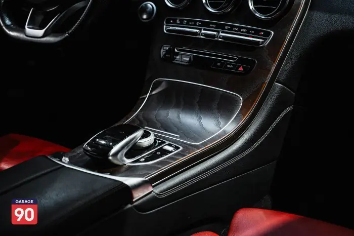 Mercedes-Benz GLC250 2018 - صورة 16