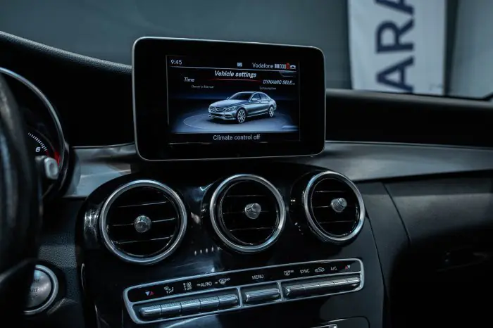 Mercedes-Benz C180 2018 - صورة 13