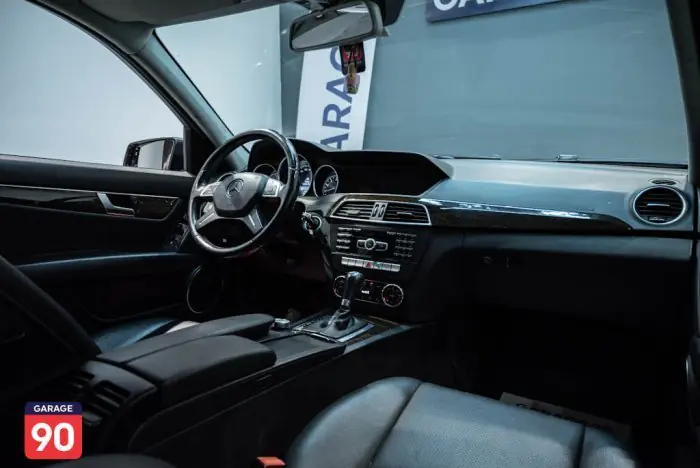 Mercedes-Benz C180 2014 - صورة 12
