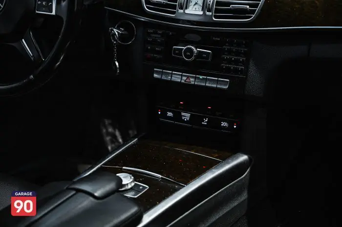 Mercedes-Benz E200 2015 - صورة 15
