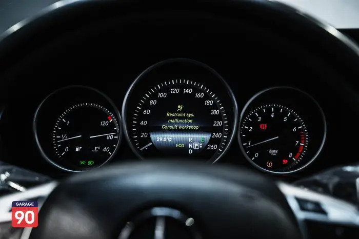Mercedes-Benz E200 2015 - صورة 11
