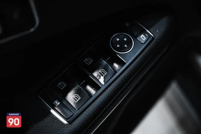 Mercedes-Benz E200 2015 - صورة 14