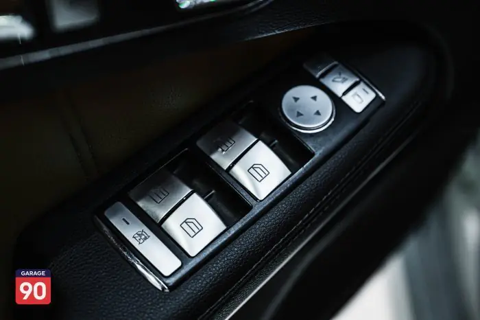 Mercedes-Benz E250 2010 - صورة 18